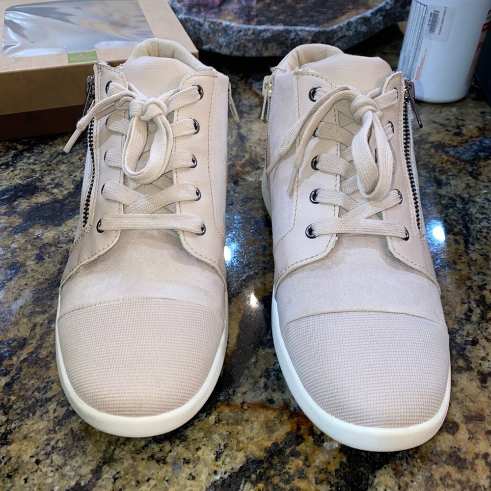 Aldo size 8.5 sneakers with zipper and lace